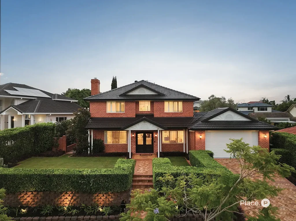 Carindale 5침실 An Exquisite Carindale Home in a Coveted Family Enclave