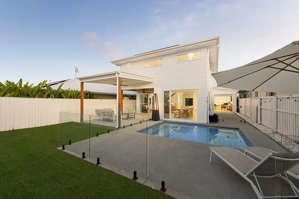 Palmview 4ਬੈੱਡਰੂਮ Stylish Designer Living with Pool & Extra Parking
