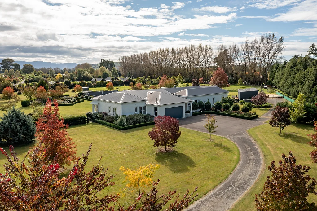 Opaki 6 Slaapkamer Simply Stunning, Seriously for Sale