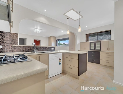 8 Fair crescent, Dandenong North, South East Melbourne, 4部屋, 2バスルーム, House
