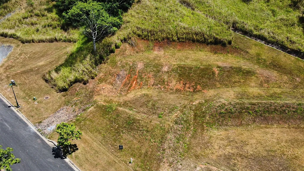 Caravonica Prime 1023 SQM Sloping Lot ? Secluded Haven with Endless Potential