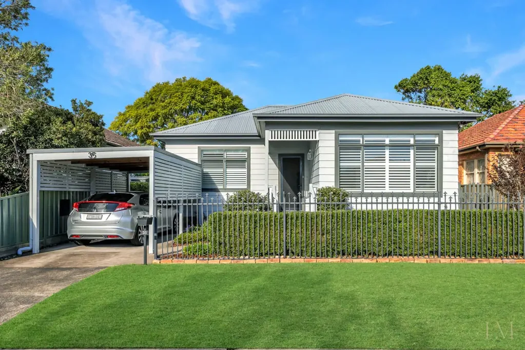 New Lambton 3房  CLASSIC FAÇADE AND PICTURE PERFECT INTERIORS