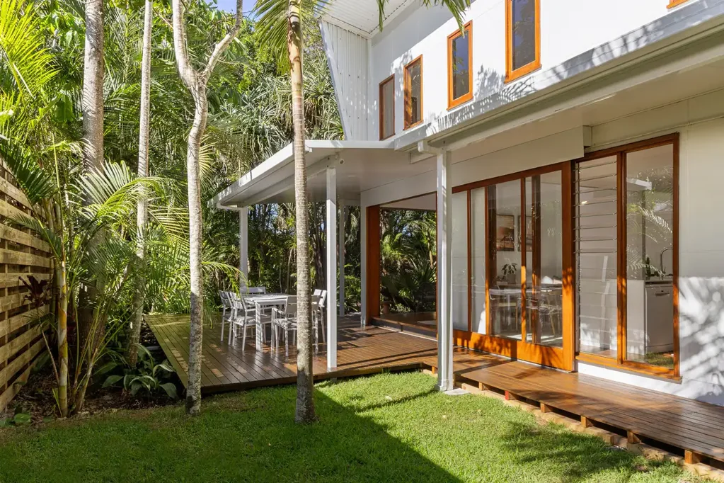 Suffolk Park 3બેડરૂમ Stylish Beachfront Living - A Newly Renovated, Private Residence