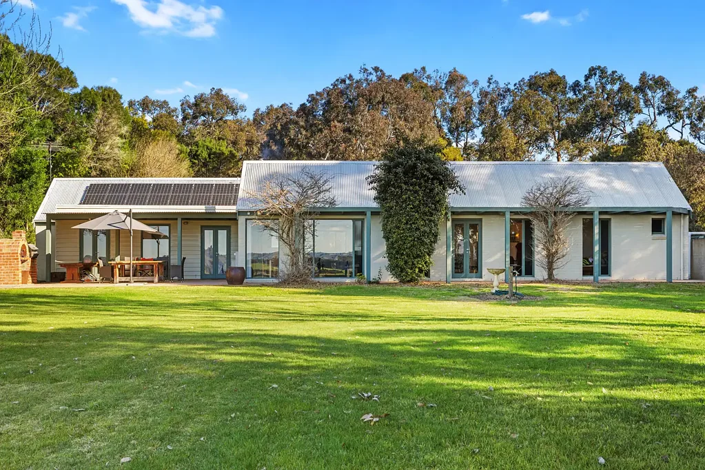 Outtrim Private & Peaceful Living on 3.98 Acres