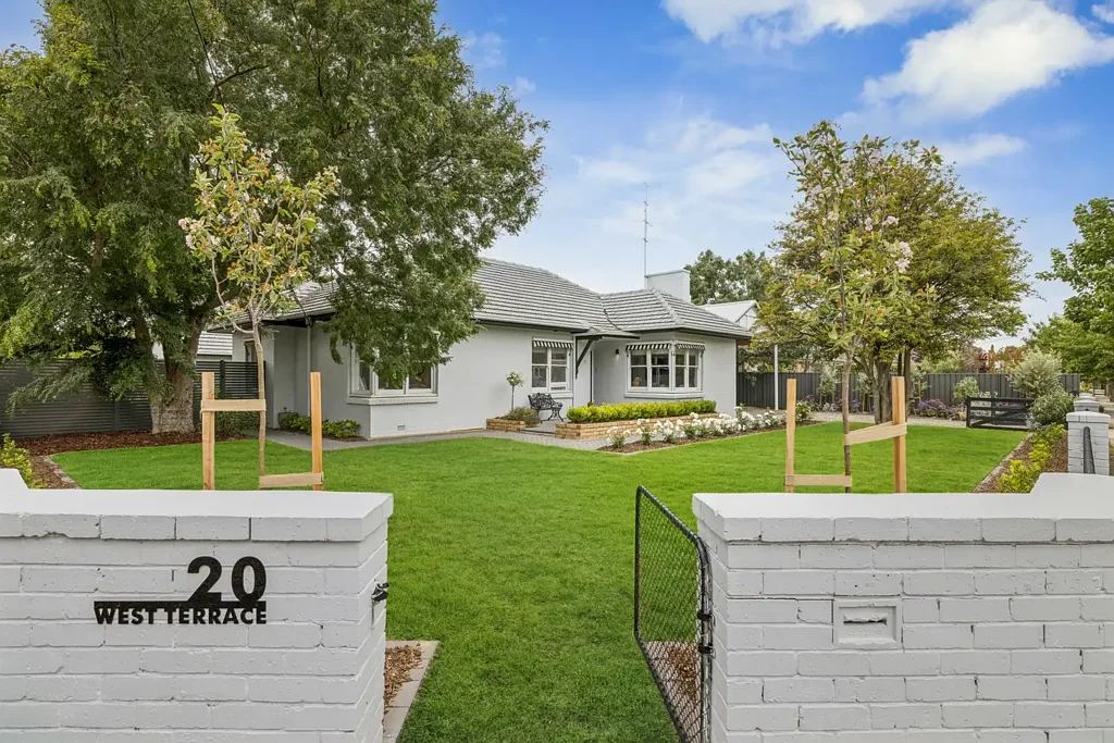 Strathalbyn 3部屋 Beautifully Renovated 3-Bedroom Family Home on Spacious 996m² Corner Block in Strathalbyn