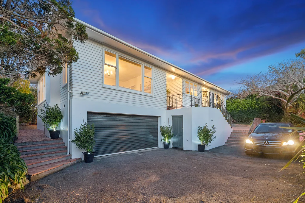 Karori 3房  A Classic In City End Karori