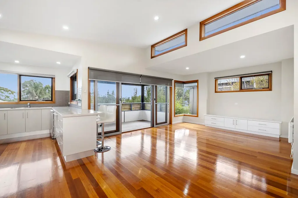 Bushland setting - Solar Power - Garden Maintenance included!!