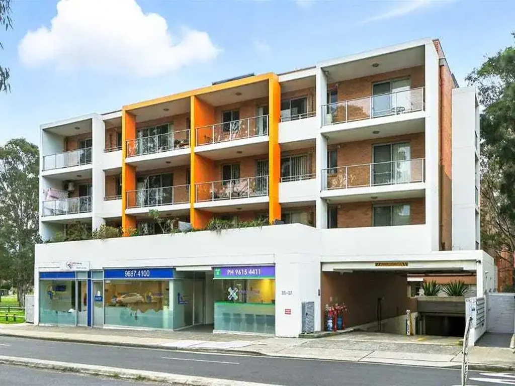 Spacious One Bedroom Apartment in Westmead