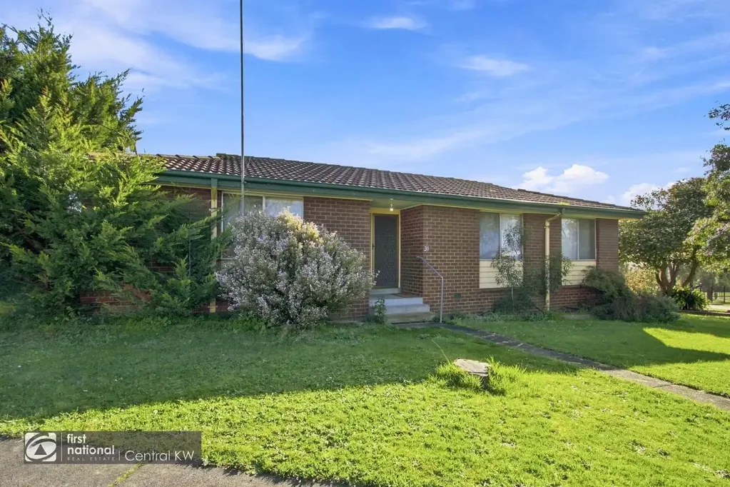 Churchill 3Kwarto Solid Brick Home on a Generous Corner Block