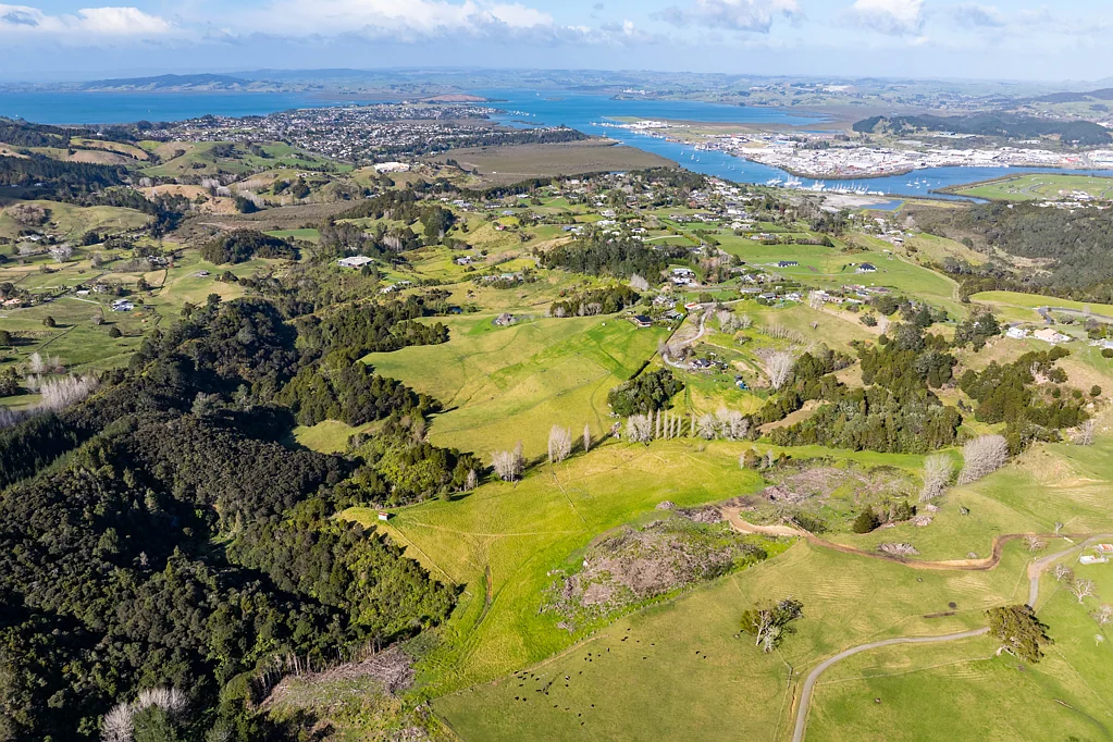 Parahaki Lifestyle, location and legacy - vendors moving on