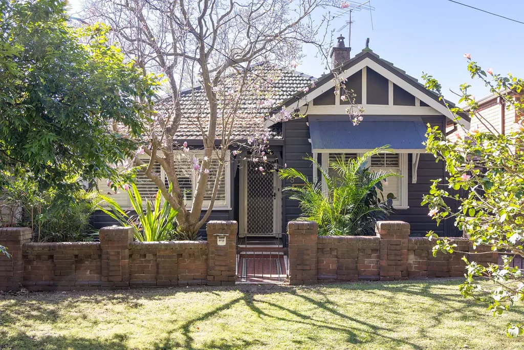 Tempe 4 Bedroom Renovated freestanding character home with north-facing garden