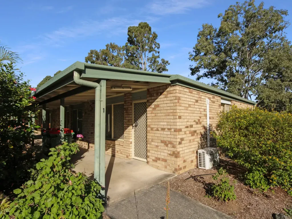 Charming 1 Bedroom Unit in a Peaceful Over 55's Village