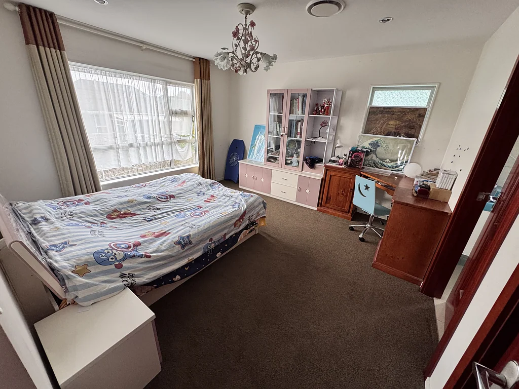 Mount Roskill-3间主人套房可选，全校网，领包入住，院内可停车，整层楼，客厅卧室全是大落ke
