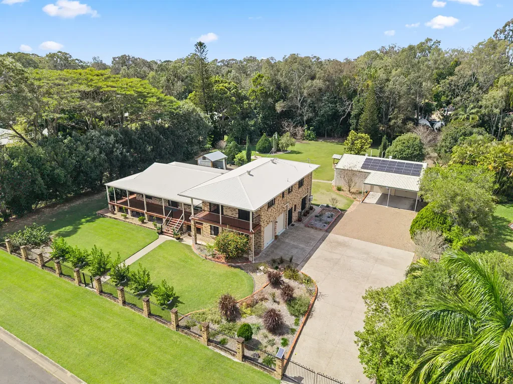 Dundowran Beach 5房  NEARLY AN ACRE BY THE SEA, 5 BED, 4 BATH + AMPLE PARKING