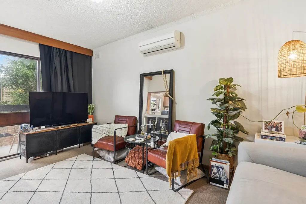 North Adelaide 2房  Welcome To Your New Place, Low Maintenance Unit Living in Blue Chip North Adelaide!