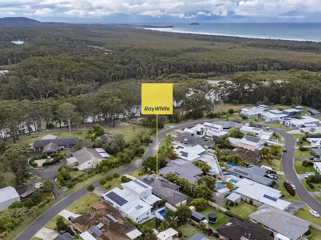 Moonee Beach 4chambre Space, Style & Versatility in the Heart of Moonee Beach