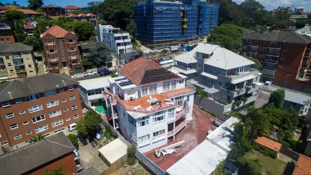 Coogee 1房 市中心邻校海景物业 6层开发潜力 99单元住宿 14车库 休闲设施齐全 土地税GST减免 利用地面积1530㎡ 建筑面积2950㎡ 多用途商用价值高 About $15,000 sqm  Business Commercial, Largest & Oldest Hostel building IN Coogee Randwick Area About 40 rooms  & 99 beds