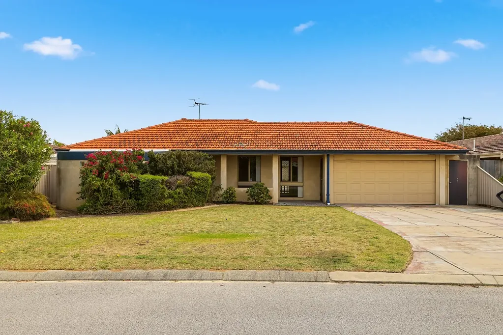 Waikiki 4कमरा UNLOCK THE POTENTIAL OF THIS SPACIOUS 4x2 BEACH SIDE WAIKIKI HOME!