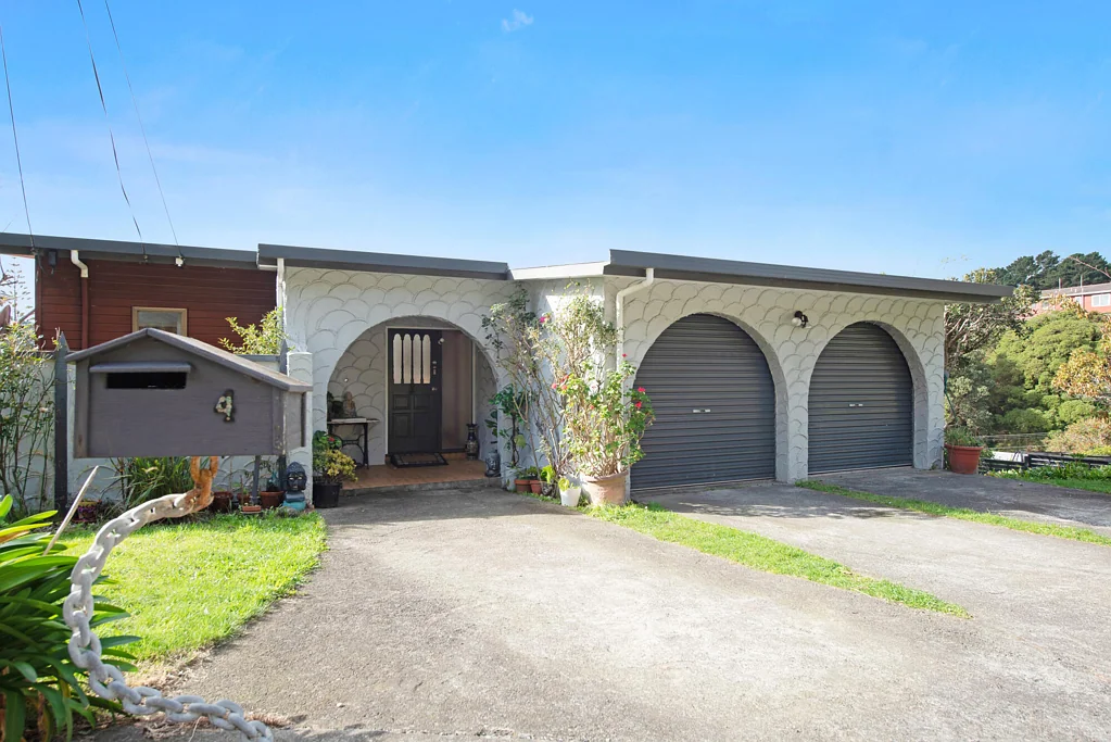 Island Bay 4غرفة نوم Spacious Home With Lots Of Potential