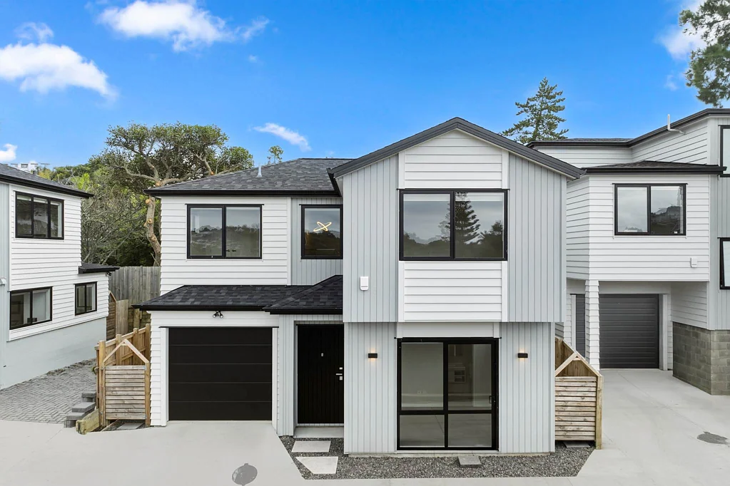 Browns Bay 5房  Modern Living, Brilliant Location