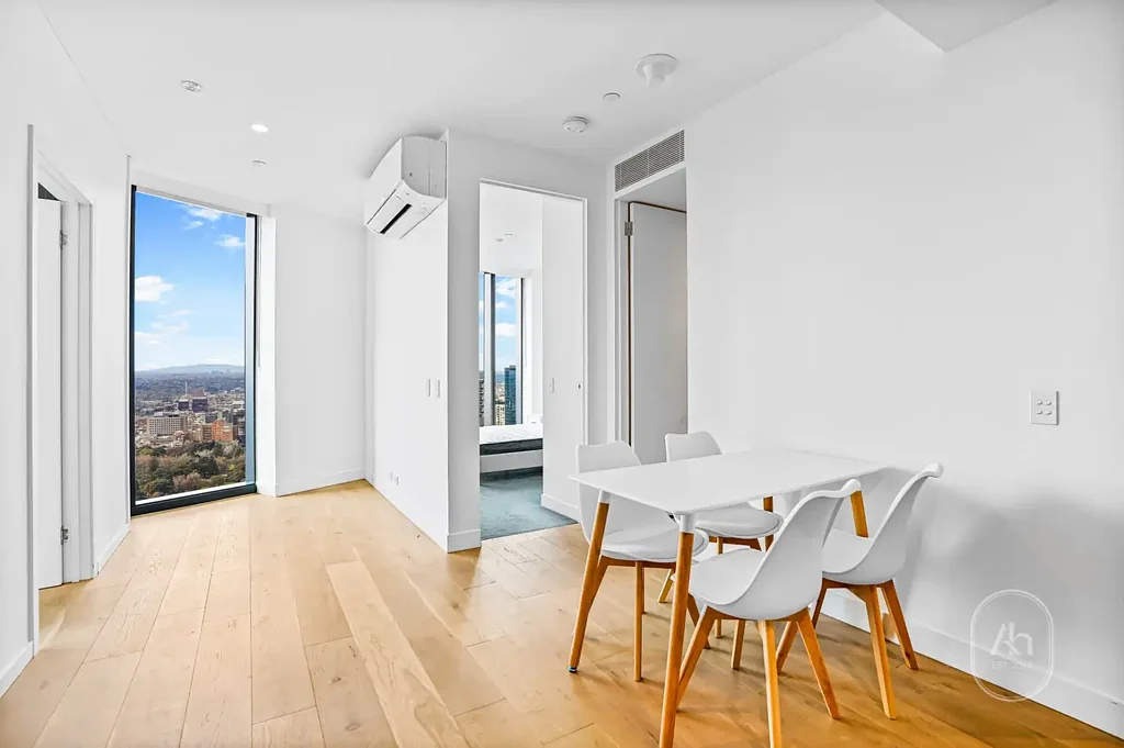 Modern Furnished 2-Bedroom Apartment with Stunning Views in Swanston Central