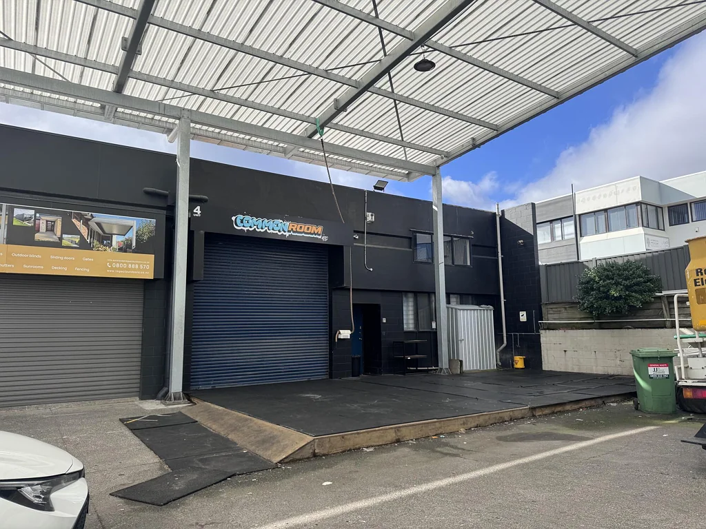 Wiri Functional warehouse and covered loading area
