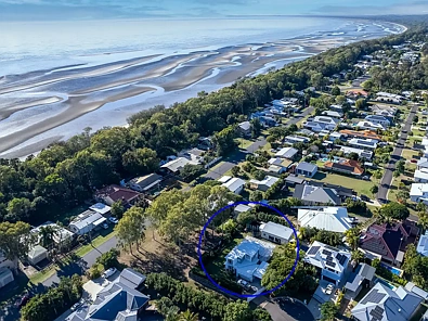 Toogoom 4房  Great Opportunity Executive Family Home - Walk to the Beach