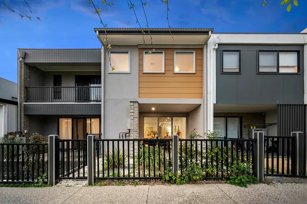 Lightsview 3 Bedroom Sleek Style With Generous Space, Outdoor Living and Park Access