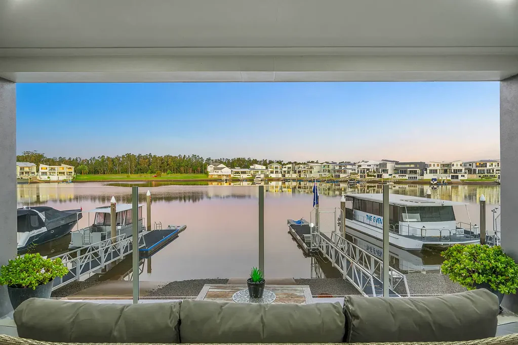 Port Macquarie 4ਬੈੱਡਰੂਮ Stunning Deep Waterfront Retreat for Entertaining & Leisure