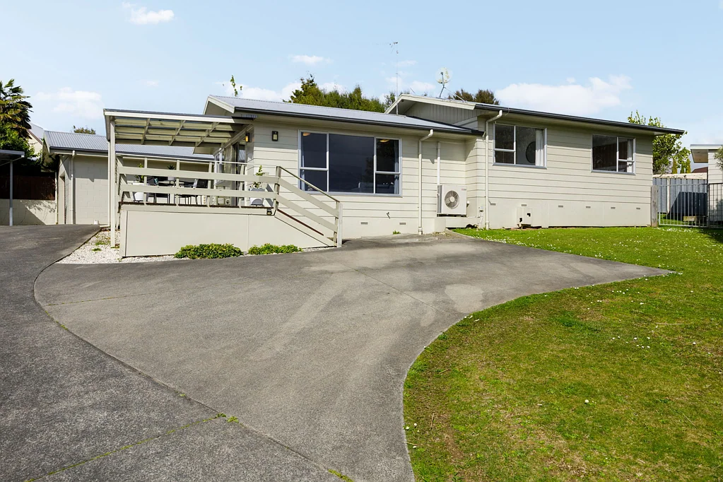 Dinsdale 3Kwarto Elevated Living in a Peaceful Dinsdale Setting