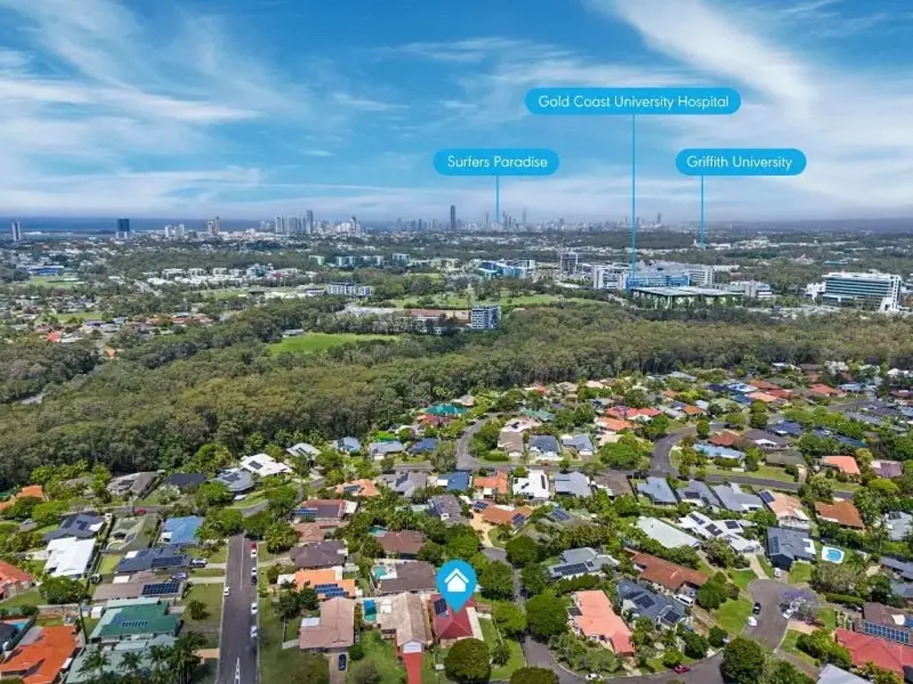 Parkwood 3 Bedroom IMMACULATE FAMILY HOME & GREAT INVESTMENT PROPERTY - CLOSE TO GRIFFITH UNI, HOSPITALS, G-LINK LIGHT RAIL.