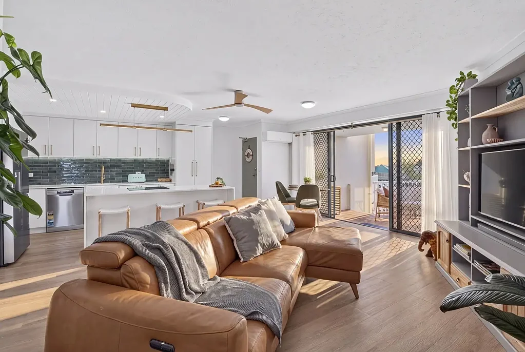 Main Beach 2房  House Like Proportion | Beachside Suburb
