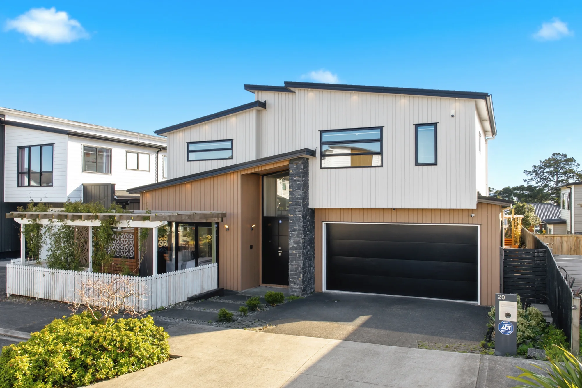 Hobsonville 5침실 Outstanding Value| 5-bed Coastal Home!