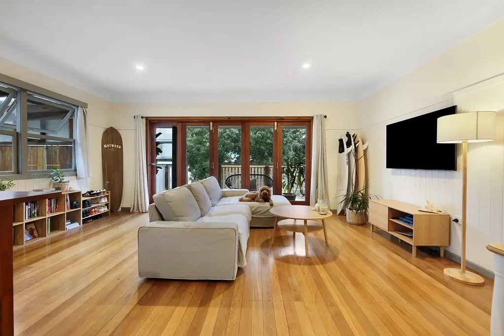 Burleigh Heads 4 Slaapkamer Rare Dual Villa Opportunity in the Heart of Burleigh Heads – Investment, Lifestyle & Development Potential
