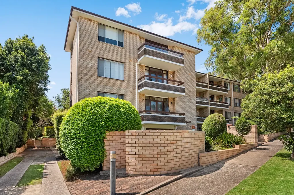 MODERN & SPACIOUS 2 BEDROOM UNIT!