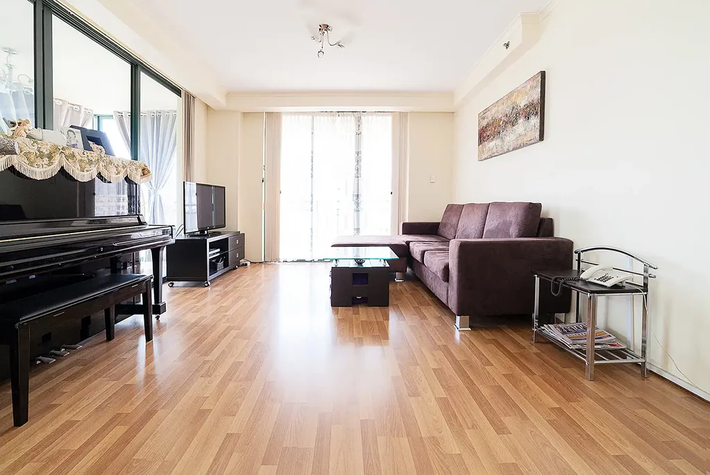 Sunny 2 Bedroom Apartment in Park Plaza