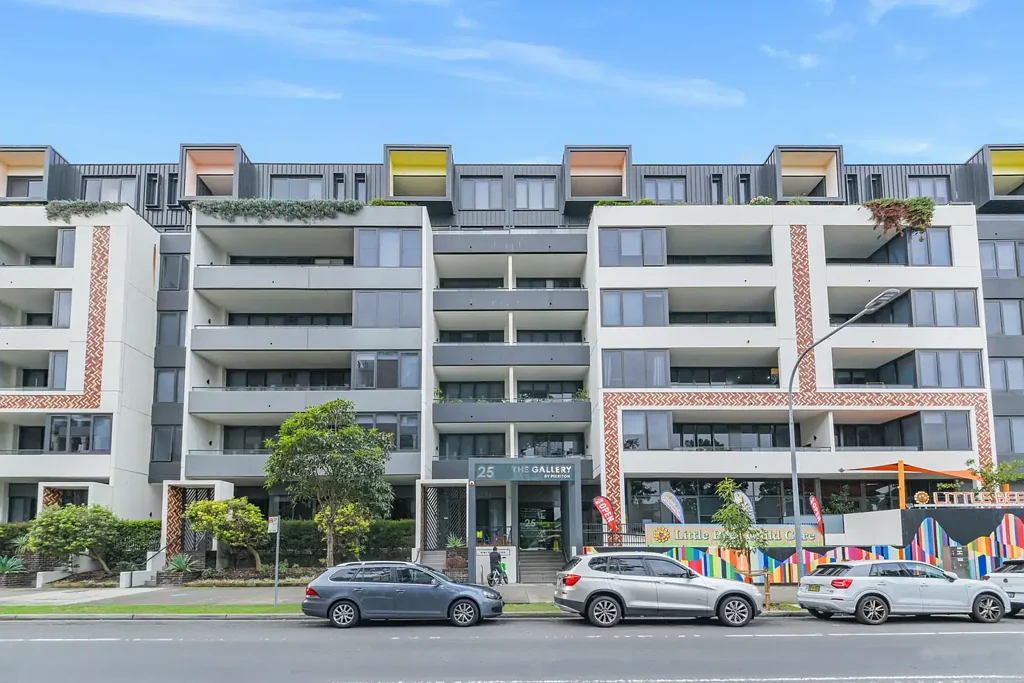 Rosebery 2房 西北朝向采光佳 私人庭院享宁静 现代厨电齐备 低维护舒适居 Styling Apartment in Convenient Location