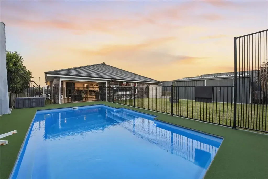 Thirlmere 5Kwarto 37.8 SQUARE HOME ON 875M