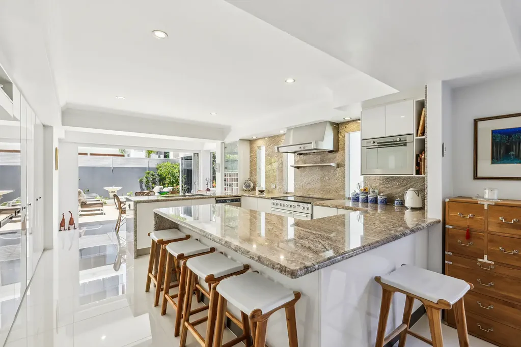 1/60 Woodroffe Avenue, Main Beach, QLD 4217