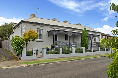 Warrnambool 6 Slaapkamer 2 FULLY RENOVATED STONE COTTAGES FOR SALE