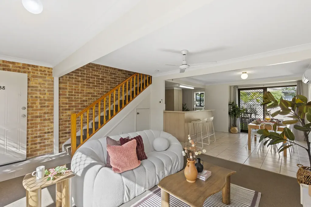 Labrador 2房  Perfect Opportunity for First Home Buyers & Investors! LOW BODY CORP!