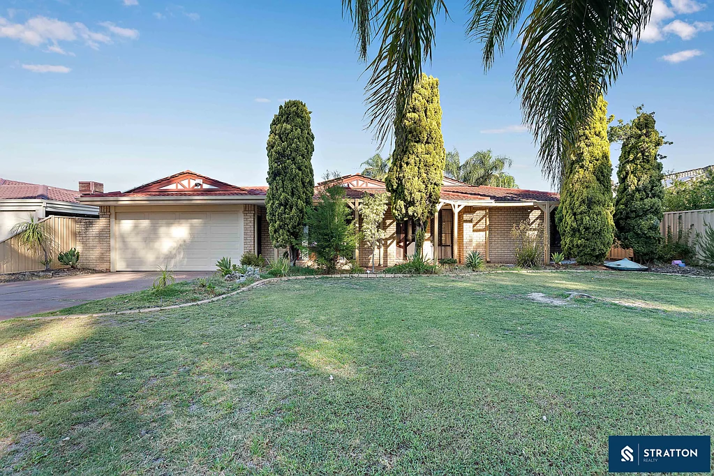 Thornlie 4房  Spacious 4-Bedroom Home, Swimming Pool & Solar Panels on 714sqm Block In Prime Location!!