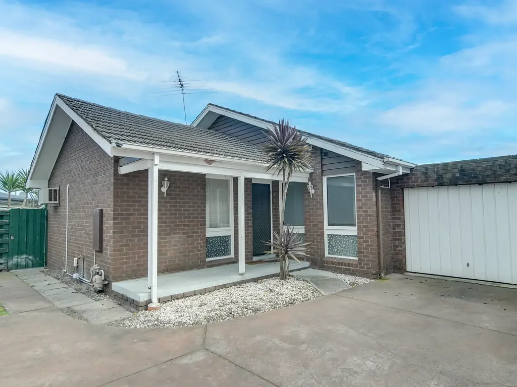 Spacious Three-Bedroom Unit in a Convenient Location
