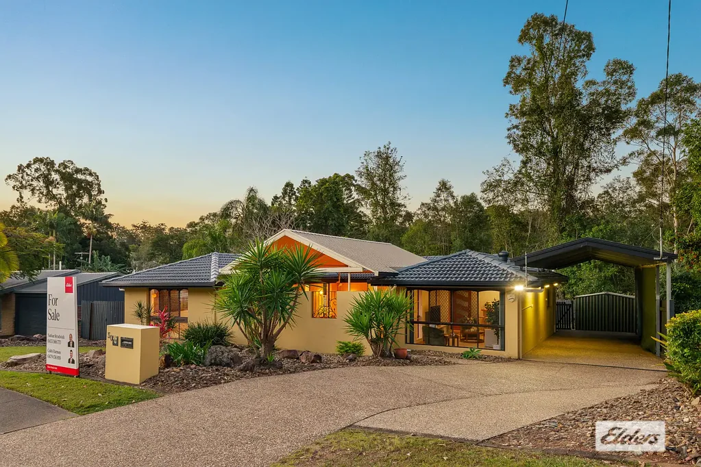 Daisy Hill 3 Bedroom PALATIAL HOME WITH BUSH SETTING!