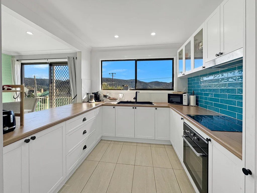 Lithgow 3 Slaapkamer Renovated, Refined and Ready to Move In!