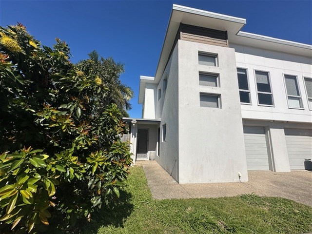 UNIT 3 30 DUSTWILL ST, EIMEO QLD 4740, 0 રૂમ, 0 બાથરૂમ, Townhouse