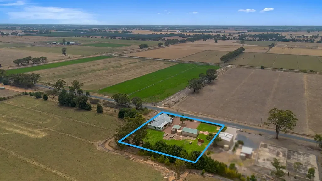Tatura 4ห้องนอน The Best Value in the Goulburn Valley... 1 Acre Lifestyle Property!