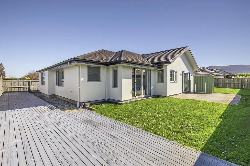 Motueka 4房  Four-bedroom home in a popular location