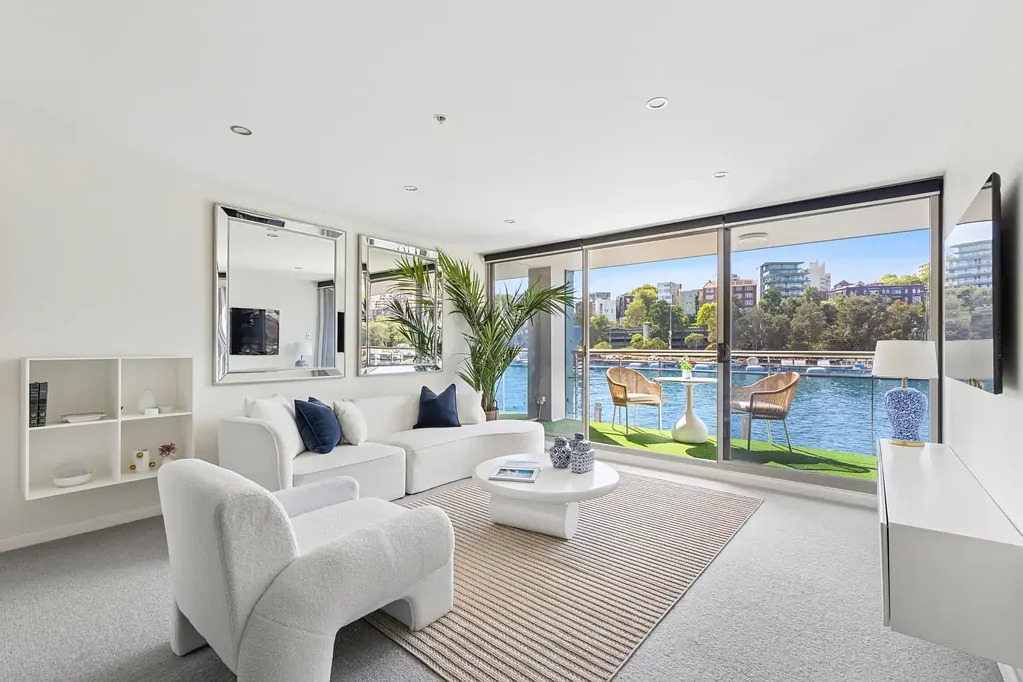 Woolloomooloo 2Moenga Sublime 2-Bed Harbourside Haven In Coveted Finger Wharf, With Parking