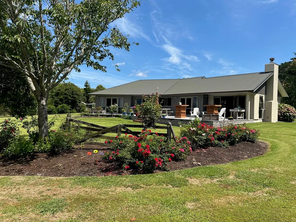 Waitoki 4 Bedroom Best Lifestyle Vibes!